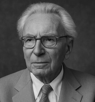 Ritratto in bianco e nero di Viktor Frankl, psichiatra e neurologo austriaco, sopravvissuto all’Olocausto e autore de L’uomo in cerca di senso, celebre per le sue frasi sul significato della vita, la resilienza e la libertà interiore – Il Meglio dei Libri