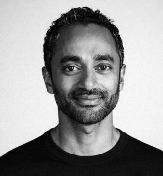 Ritratto di Chamath Palihapitiya, investitore e imprenditore tecnologico, noto per le sue frasi su innovazione, finanza e visione strategica – Il Meglio dei Libri