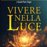 Ritratto della copertina del libro Vivere nella luce di Deepak Chopra e Sarah Platt-Finger, opera su yoga, consapevolezza e autorealizzazione interiore – Il Meglio dei Libri