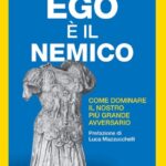 Ritratto della copertina del libro Ego è il nemico. Come dominare il nostro più grande avversario di Ryan Holiday, opera su ego, disciplina e crescita personale – Il Meglio dei Libri