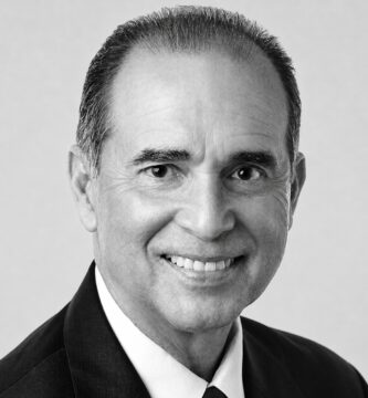 Ritratto di Frank Suárez, autore e divulgatore sulla salute metabolica, noto per le sue frasi su metabolismo, alimentazione e benessere – Il Meglio dei Libri