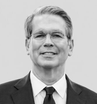 Ritratto di Scott Bessent, investitore e dirigente pubblico statunitense, noto per le sue riflessioni su mercati finanziari, politica economica, investimenti e strategia macroeconomica – Il Meglio dei Libri